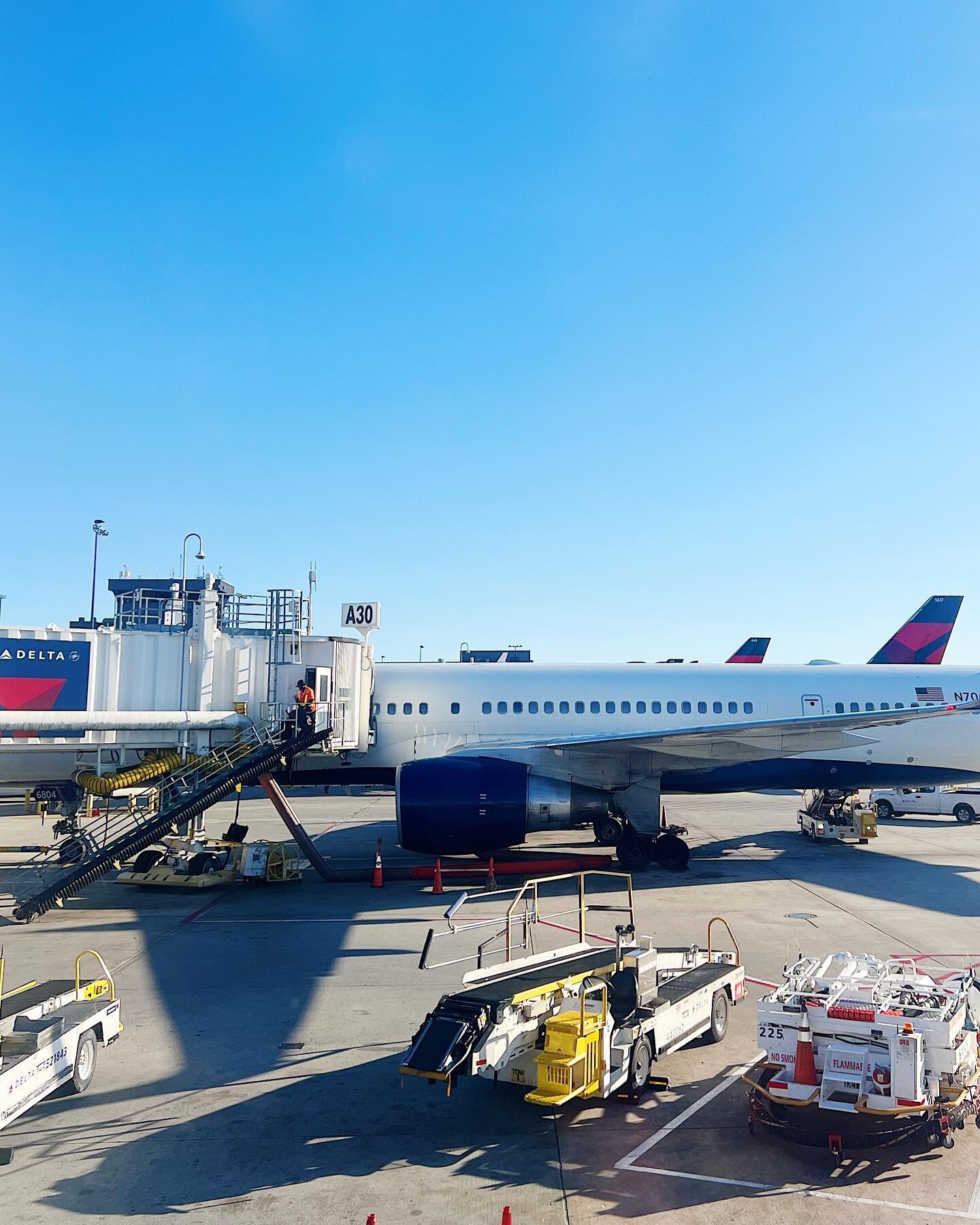 Obligatory startup-travel-plane-photo. Heading to DC to talk to engineers about design things. I&rsquo;m also going to steal their alcohol. And push something into the pool before I leave. Feeling rowdy. #startuplife